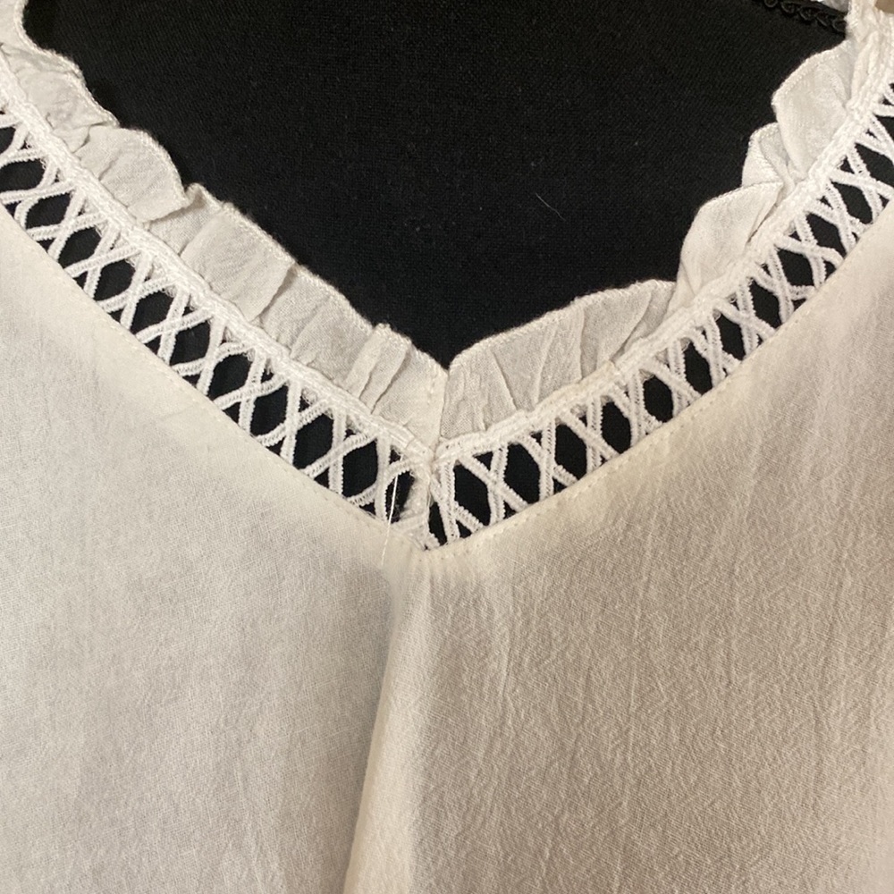 Savanna Jane Embroidered Top Small NWT - Picture 2 of 9